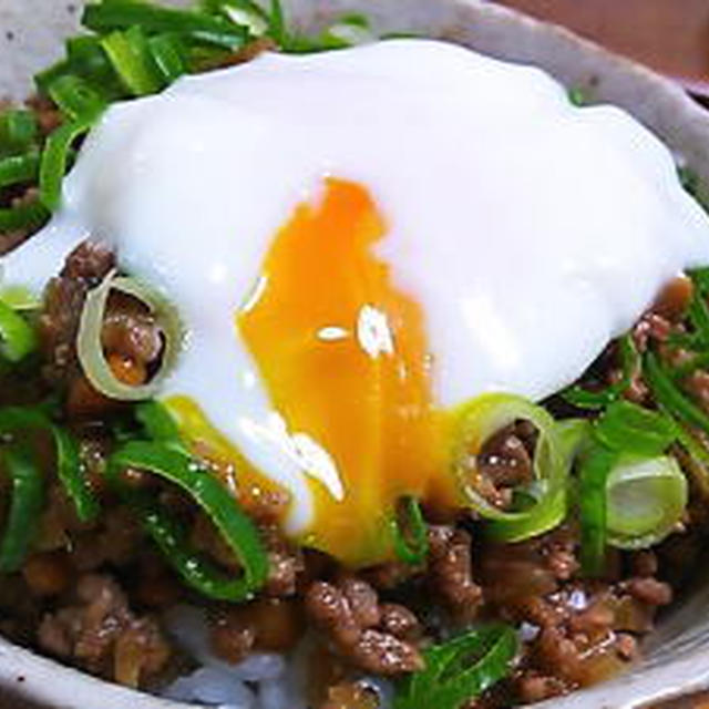 今日の晩ご飯 挽肉納豆丼定食 レシピブログ