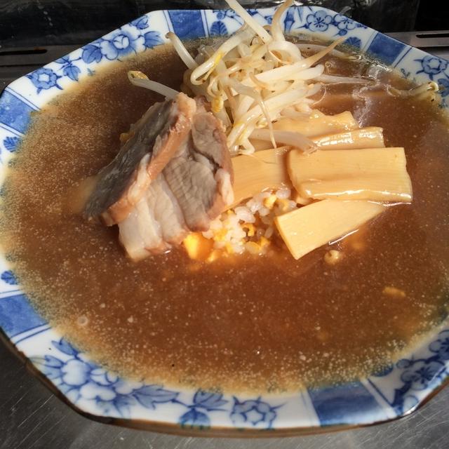 「ラーメン炒飯」鶏ガラからちゃんとスープを作る