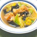 ボリュームたっぷりおかずスープ！手羽元と白菜ときくらげの塩生姜スープ煮。