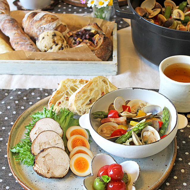 朝楽おもてなし☆胸肉がしっとり紅茶鶏＆ハマグリと春野菜のスープ!