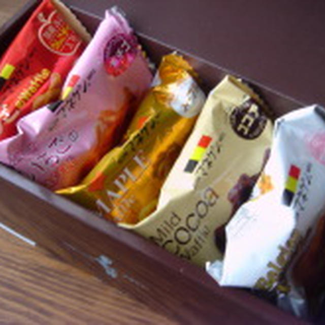マネケンのワッフル♪イチゴ味