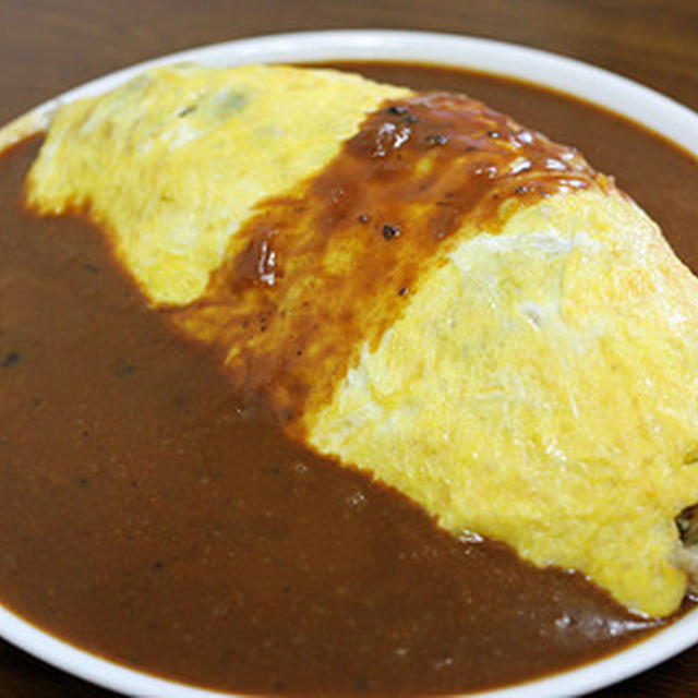 玉子消費に大盛り「オムカレー」