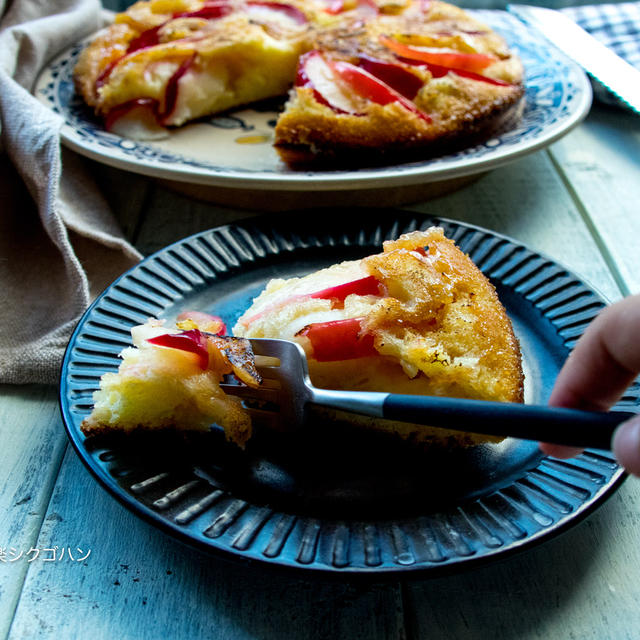 フライパンで簡単！ホットケーキミックスでキャラメルりんごのバターケーキ