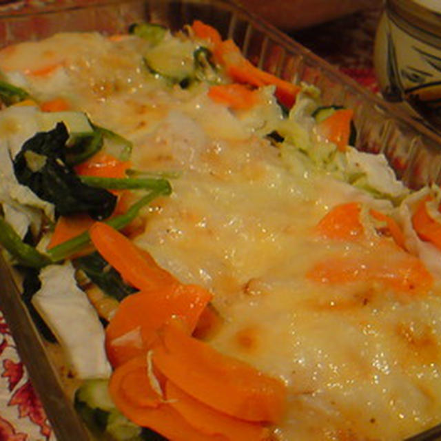 「鮭と野菜のチーズグリル」野菜は家庭科の残り。