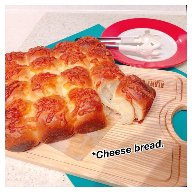 ふんわりチーズのちぎりパン