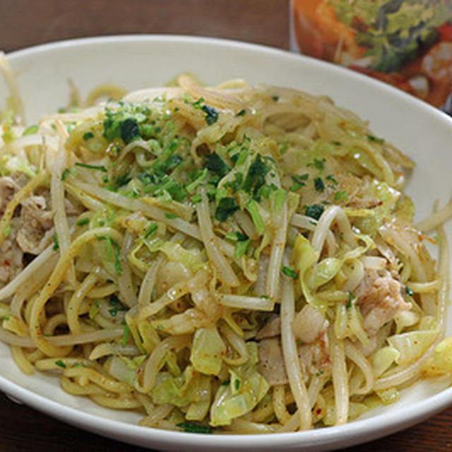 エバラの「トムヤムクンの素」で焼きそば