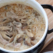 とんこつスープ風で激旨！【豆乳ごま味噌鍋】（ひとり鍋）