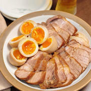 柔らか食感に家族が夢中♡肉も卵も主役級！ごはんもお酒もすすむ！本格煮豚レシピ♪