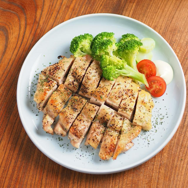 ガーリックパウダーで「グリルチキン」　、　ガーリックパウダーで焼く前から美味しい！