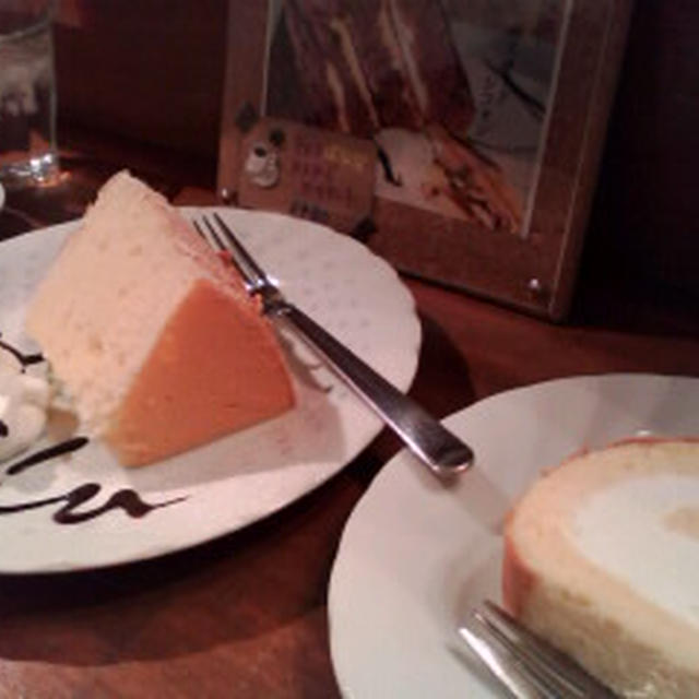 カフェでロールケーキを。　茨木市「Roll」
