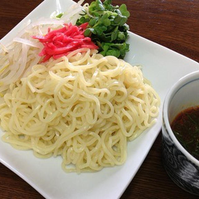 今日の昼はやっと日清「ざるつけ麺 中華醤油だれ」