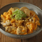 フライパン＆麺つゆで簡単♪鶏むね肉のとろ～り親子丼