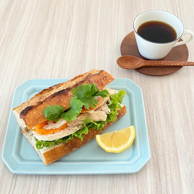 ＊鶏ハムのバゲットサンド＊