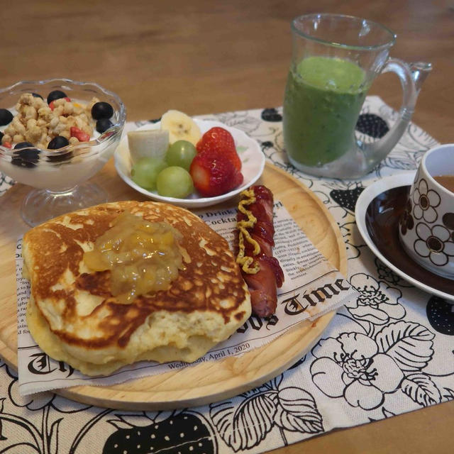 柚子ジャムパンケーキの朝食と　ホルモン焼きうどん＆浜松餃子