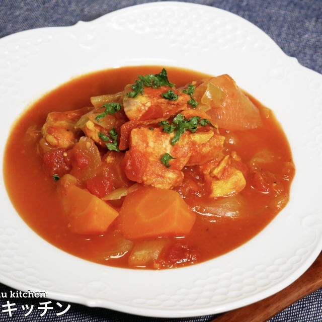 鶏胸肉がホロホロ柔らか〜！炊飯器でめっちゃ簡単『トマトチキンカレースープ』の作り方