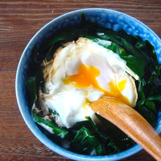 にらと卵をめんつゆでサッと煮るだけ！「にらたま丼」