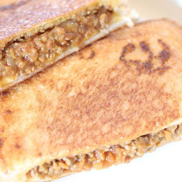 キーマカレーからホットサンドにリメイク〜(*´艸｀*)