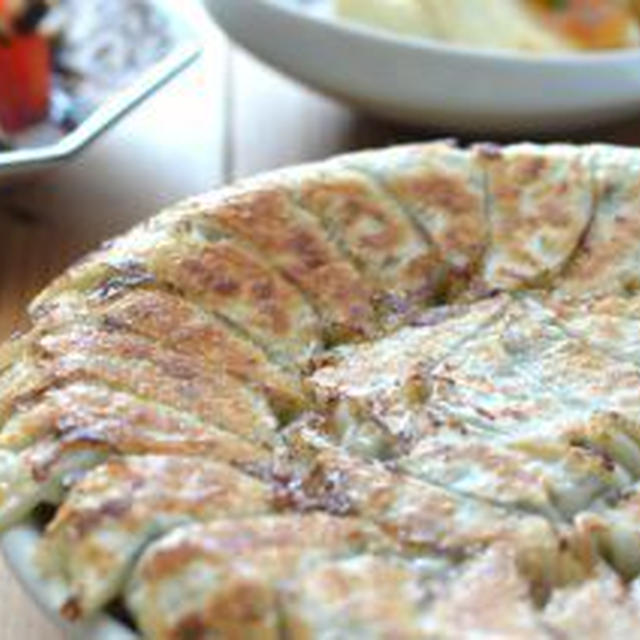 困ったときは、外れなしの餃子で晩ごはん。