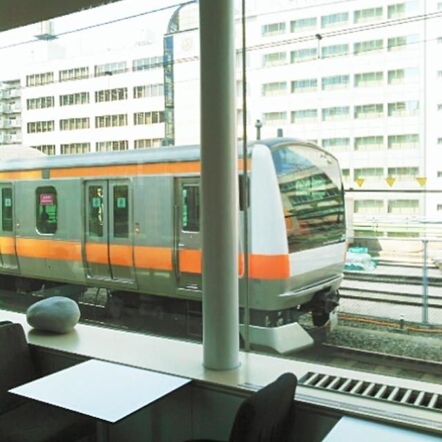世界一電車が近い？場所にあるカフェN3331～マーチエキュート神田万世橋