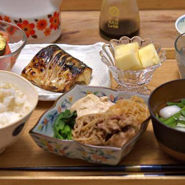 昆布サバの塩焼きと肉豆腐定食。
