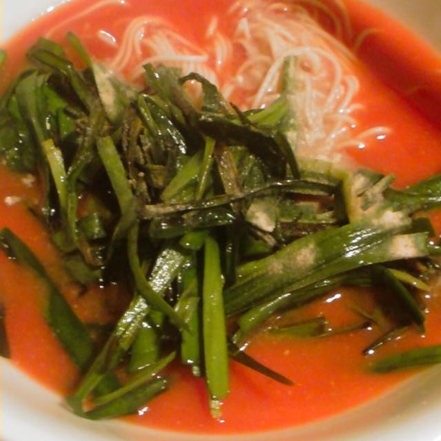 紅白（どんぶりトマト麺と白熊）