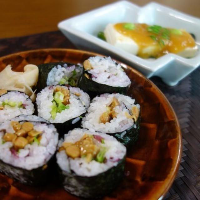 今夜も簡単に納豆巻きで