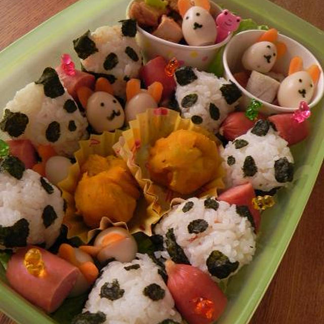 パンダいっぱいのお弁当