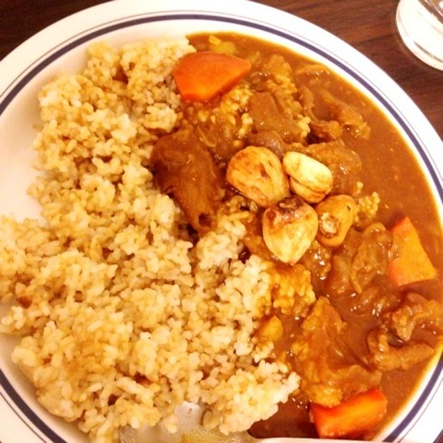 牛すじカレー 揚げにんにく載せ