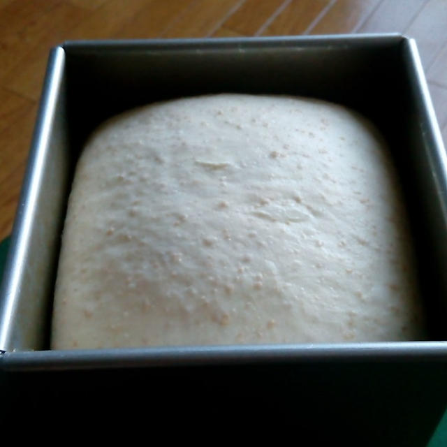食パンなど型に入れるパン生地の適正量の計算方法！粉の量も分かる？