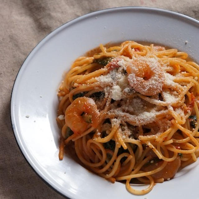 海老とほうれん草のトマトクリームパスタ