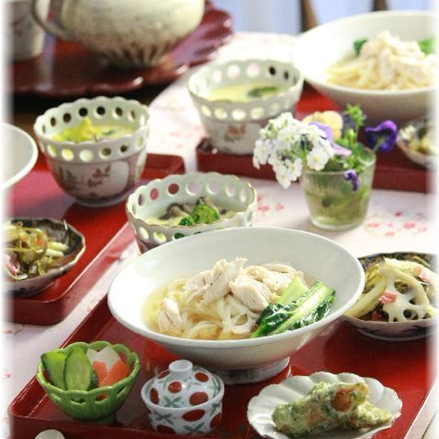 出し殻辛味。　と　鶏出汁うどんの　お昼ごはん。