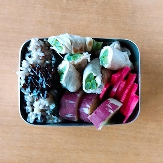 好きなおかずはてんこ盛りにするお弁当