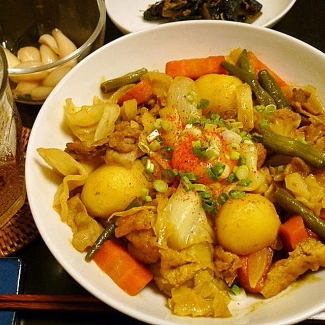 和風味で作る、豚肉とキャベツ等のカレー煮込み