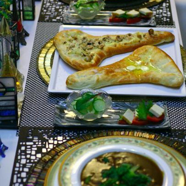 i-kitchen 府中産小松菜とベーコンのカレー、チーズナッツナンとバターナン