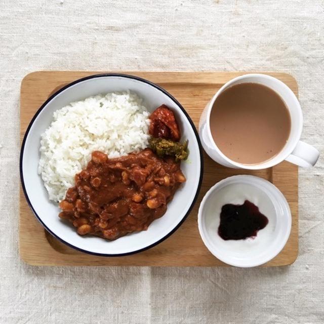 6月22日の朝ごはん。調理時間10分。大豆と鮭のカレー