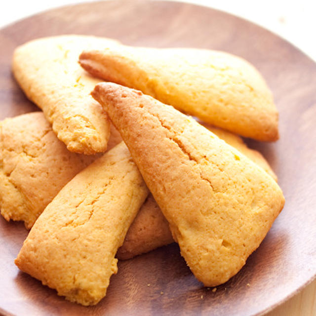 〈土曜日のおやつ〉かぼちゃのパンとケーキとクッキーのあいだ