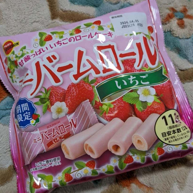 ブルボン　ミニバームロール　いちご