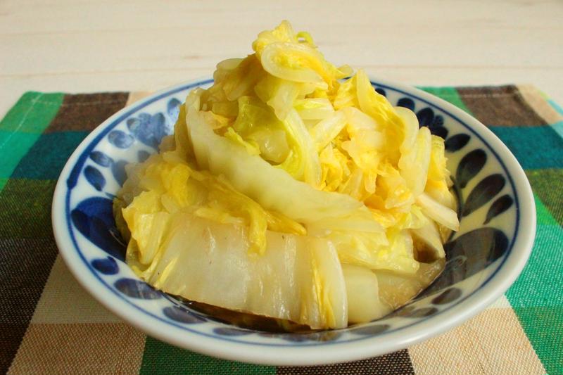 レンジで簡単で体が温まる人気の常備菜の作り方。白菜のめんつゆバター