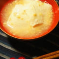 すくい豆腐の生姜塩麹餡かけ、ほうれん草とにんじんの炒り大豆和え、金目鯛煮付けで手酌酒