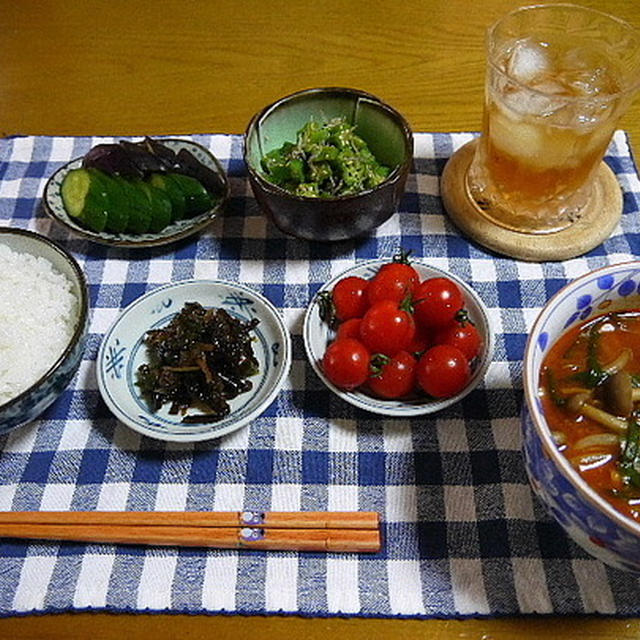 【朝食】自家製激辛キムチ鍋ラーメン・おくらのじゃこ和え・しじみと茎わかめの佃煮…
