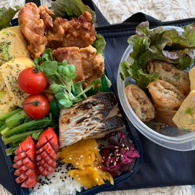 お客様への差入れ弁当８５鳥の唐揚げ＆玉子焼＆青菜のソテー＆糠にしん＆ウインナー＆春巻き