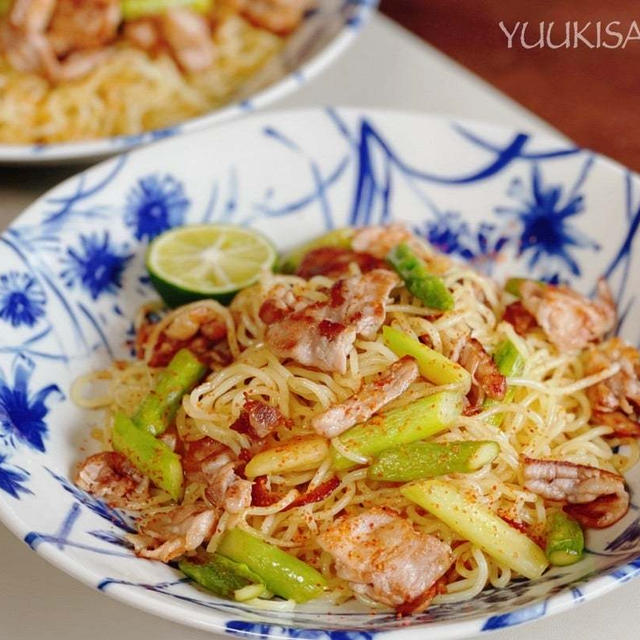 さっぱり爽やかで食が進む♪ぱぱっと簡単、豚アスパラのすだち焼きそば！