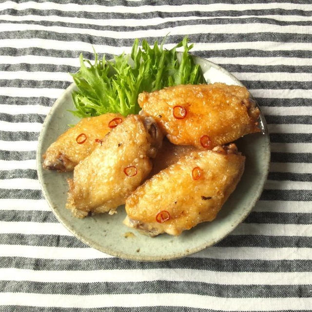 手羽先の素揚げナンプラー風味