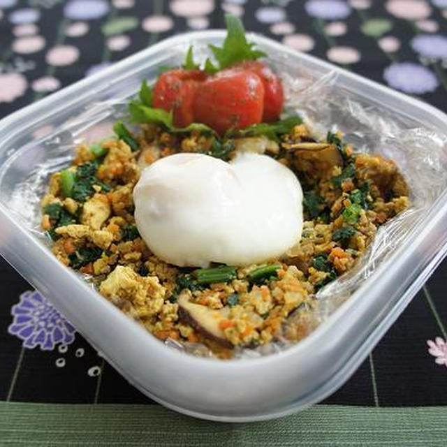 お弁当×お豆腐とほうれん草のドライカレー×ミニトマトのマリネ
