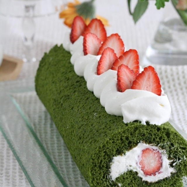 いちごと抹茶のロールケーキ♪