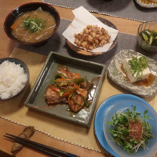 鯵の南蛮漬けと豚汁の晩ご飯　と　花壇の花♪