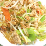 パパッと炒めてボリューム満点！にんにく醤油で香ばしい〜もりもり肉野菜炒め。