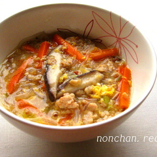 たっぷり鶏ひき肉と薬味の春雨煮込み。中華風梅味