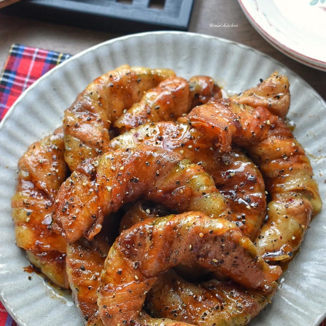 【肉巻きレシピ】旨辛さがたまらない！手羽先揚げ風♡かぼちゃの肉巻き♡レシピあり♡
