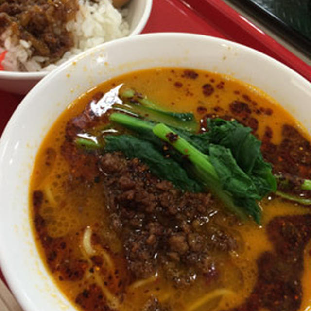 ひげちょうるうろうはん髭鬚張魯肉飯